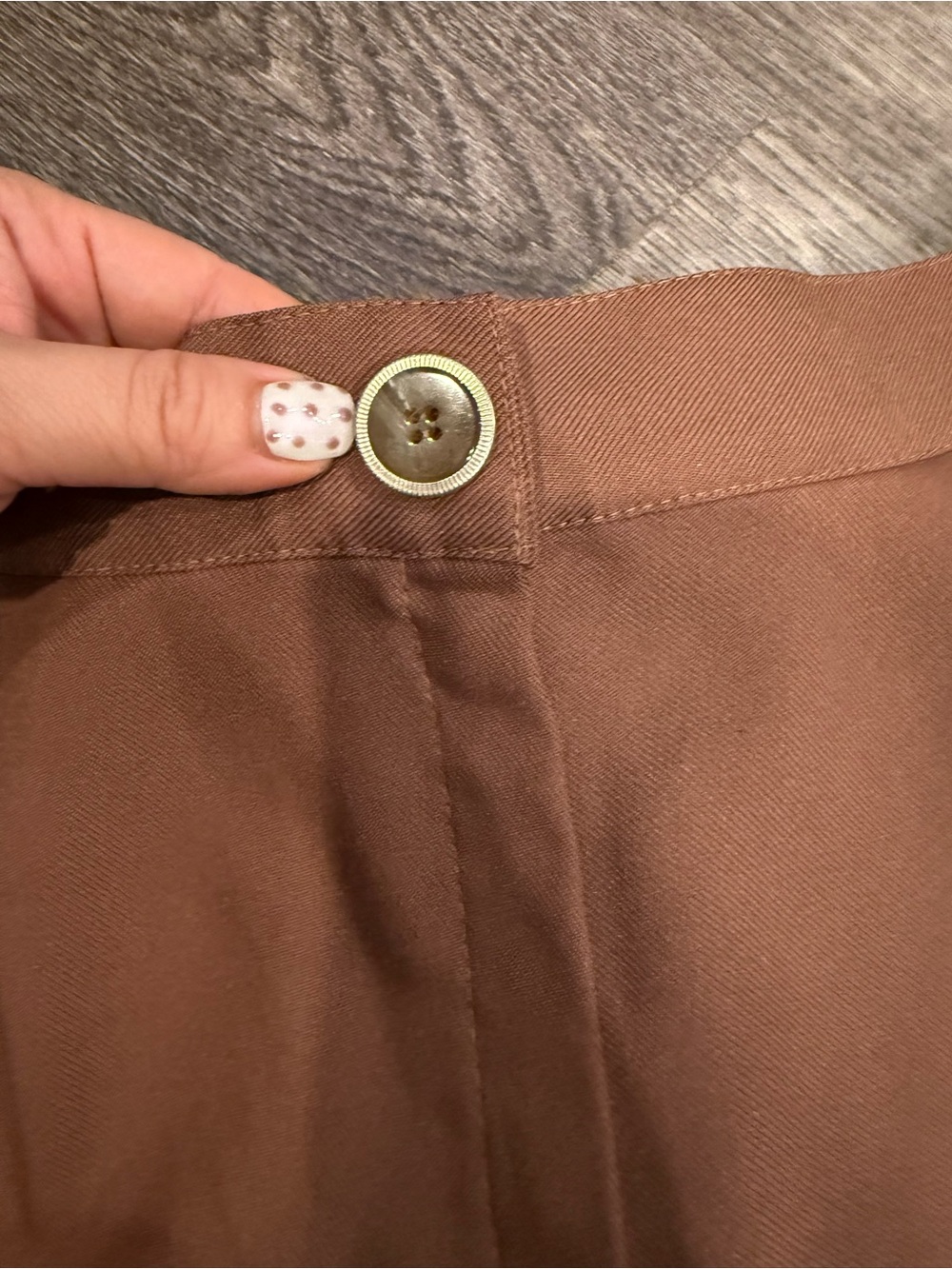 Tailored short in trendy brown color - Picture 3 of 6